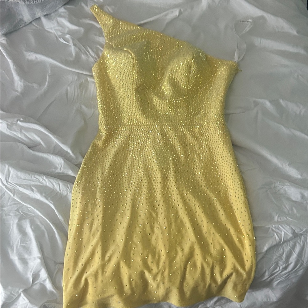 Yellow Sherri Hill Homecoming dress